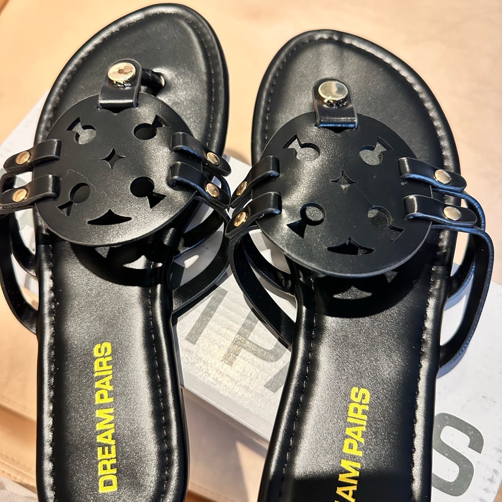 Dream Pairs Women’s Casual Strappy Flip-Flop Sandals - Picture 9 of 11